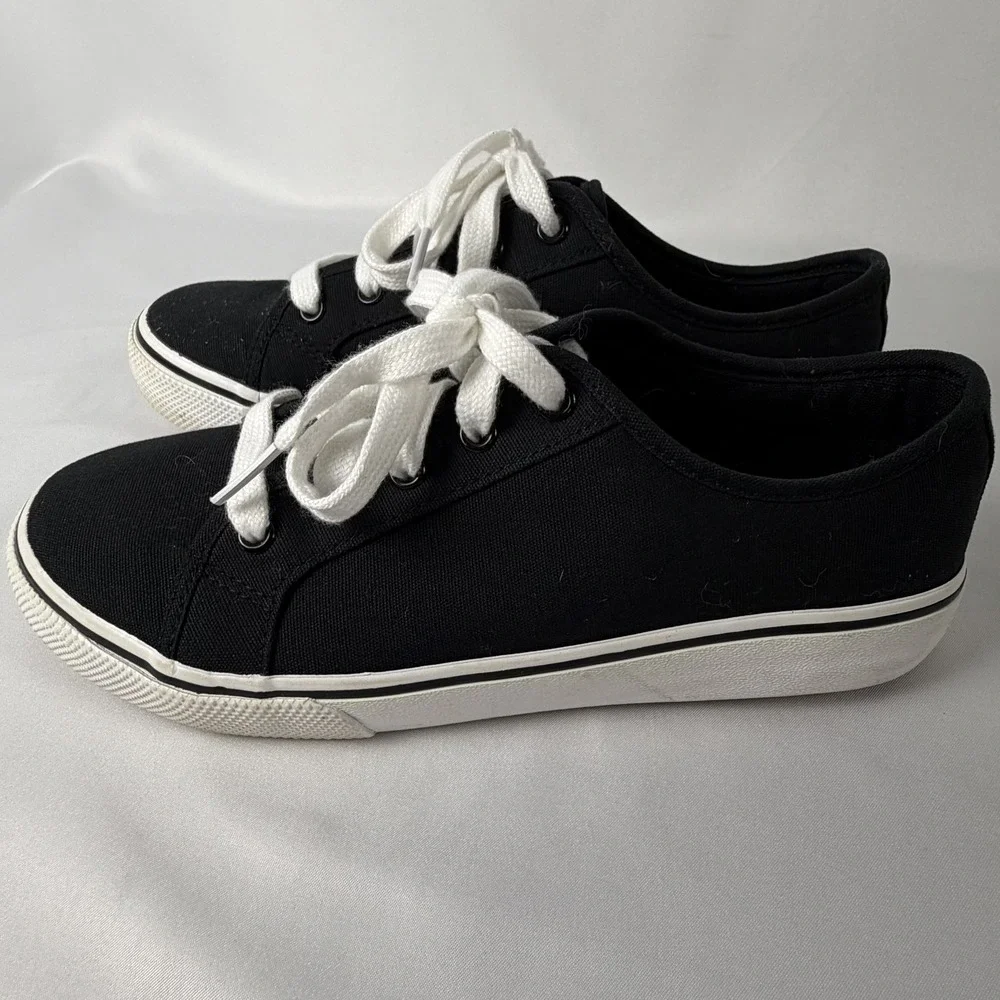 Wonder Nation Black and White Memory Foam Sneakers Size 4